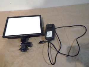 Panel de Luz de Video LED Ultra Delgado L122T con Pantalla LCD Regulable Bi Color 3300K - Imagen 1 de 4