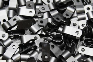 PACK DE 100 ABRAZADERAS DE CABLE 5/16 NYLON NEGRO RESISTENTE A LOS RAYOS UV MANGUERA CABLE ELÉCTRICO BCC516 - Imagen 1 de 8