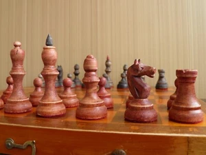 Vintage Wooden Weighted Chess Set. Old weighted chess pieces with chessboard. - Picture 1 of 10