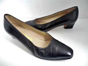 Salvatore Ferragamo Black Leather Classic Pumps 7.5 AA Italy - Picture 1 of 7