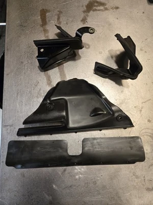 Peças plásticas Yamaha FZR600 89-93! Capas de cosméticos - Imagem 1 de 4