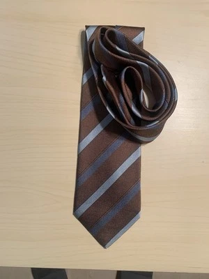 Corbata de seda para hombre Armani Collezioni marrón N azul patrón geométrico hecha en Italia Foto 1 de 4