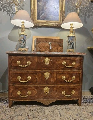 Commode Louis XIV – Besançon, vers 1740 - Photo 1/4