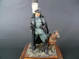 German Officer with dog Resin Figure - Built and Painted 1/16 scale - Picture 1 of 1