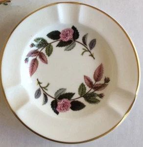 WEDGEWOOD VINTAGE BONE CHINA ASHTRAY GENUINE OLD 'HATHAWAY ROSE' CLASSIC ENGLAND - Picture 1 of 5