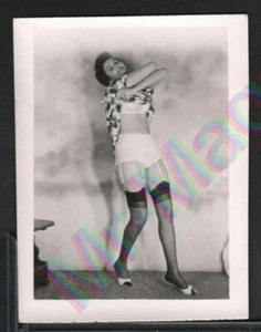 Vintage B&W Risque Pinup 2.5"x3.5" Sexy Brunette Classic Cheesecake AQ97 - Picture 1 of 1