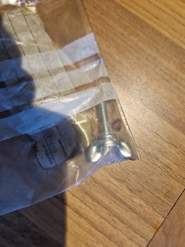 Tornillo de ala Suzuki GSXR750 GSXR1100 DR600 NOS GENUINO Foto 1 de 1