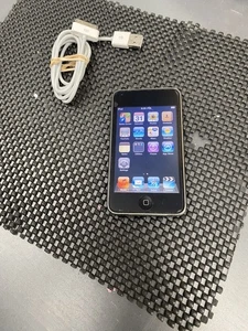 Apple iPod touch 2rd Generation Free Charger/Screen Protector 8GB Bundle Y6 - Picture 1 of 13