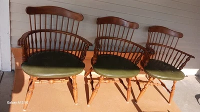 Sillas con respaldo de husillo de capitán Windsor colonial arce nichols & stone vintage Foto 1 de 4