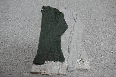 LOTE DE 2 suéteres Hollister verde y crema con parte inferior de encaje ligeramente usados talla: M Foto 1 de 4