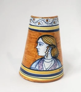 Azulejo en forma de cono de cerámica italiana pintado Cacciagrano de S. Giovanni Teatino - Imagen 1 de 5