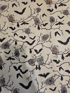 COLCHA DE COSTURA DE TELA DE FRANELA ESPELUZNANTE TELA DE ARAÑA MURCIÉLAGO VOLADOR HALLOWEEN 3 YARDAS 32" - Imagen 1 de 6