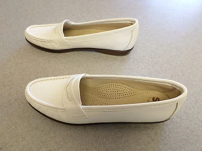 SAS White Leather Penny Loafers Women's  7 S (very narrow) - Image 1 of 4