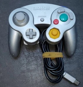 Nintendo GameCube Controller - Silver - OEM - Good Condition! B5 - Picture 1 of 3