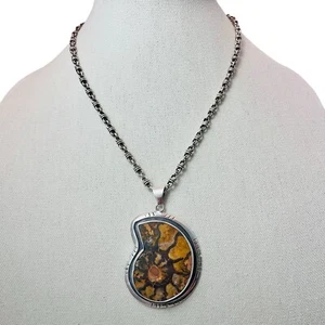 Collana catena con ciondolo ammonite in argento sterling fine Charles Albert - Foto 1 di 16