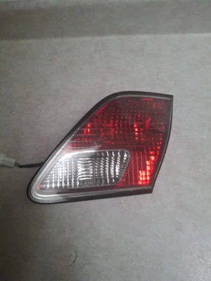 04-06 雷克萨斯 ES330 Oem 右握 内尾灯 — 第 1/2 张图片