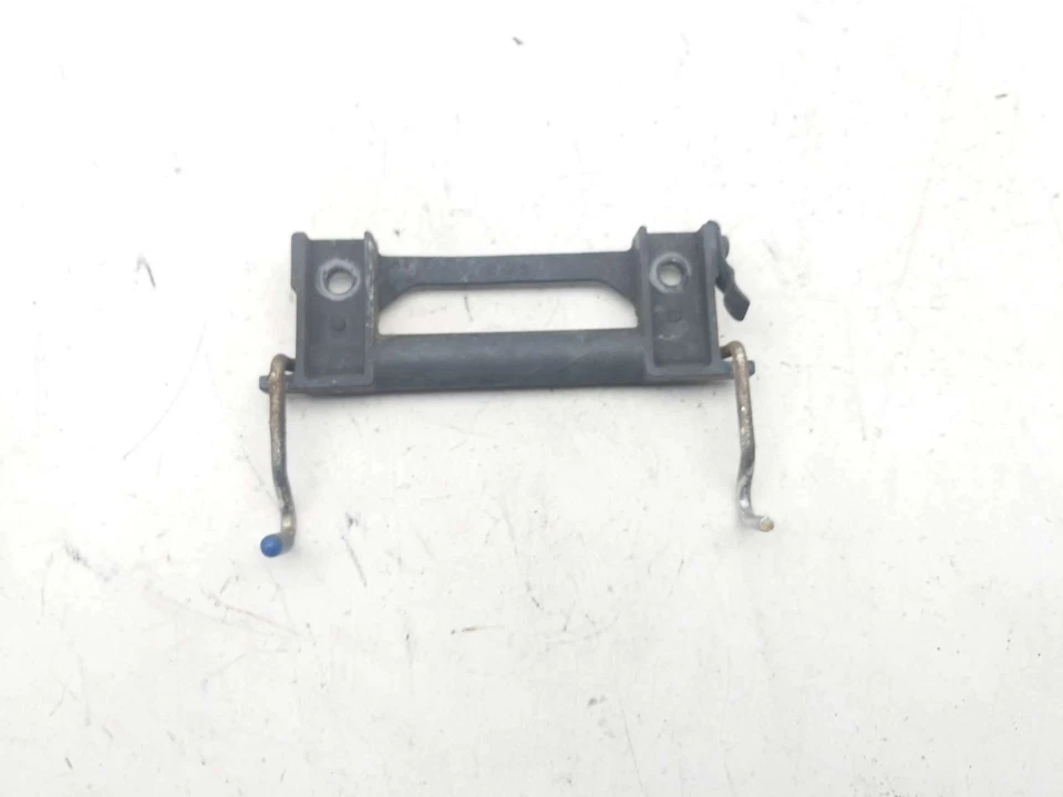 Защелка заднего пассажирского сиденья 04 Kawasaki EX 500 Ninja 500R - Изображение 1 из 4