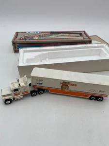 ERTL Transporters Alan Kulwicki #7 HOOTERS Racing - Picture 1 of 8