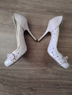 Guess Kyoto Heels Vintage Size 6 - Image 1 of 4