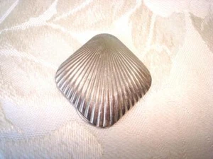 Vintage Ribbed Silver Tone Scarf Ring Clip 1 1/2 x 1 1/2 In. - Picture 1 of 3
