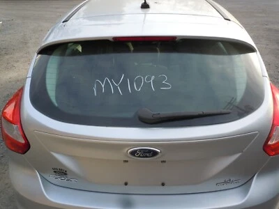 Puerta levadiza tapa trasera Ford Focus 2012-2014 con alerón sin cámara OEM UX Foto 1 de 4