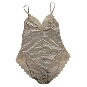 Lily of France 34 Body Strampler Dessous Vintage beige Spitze Satin Teddy Nylon - Bild 1 von 8