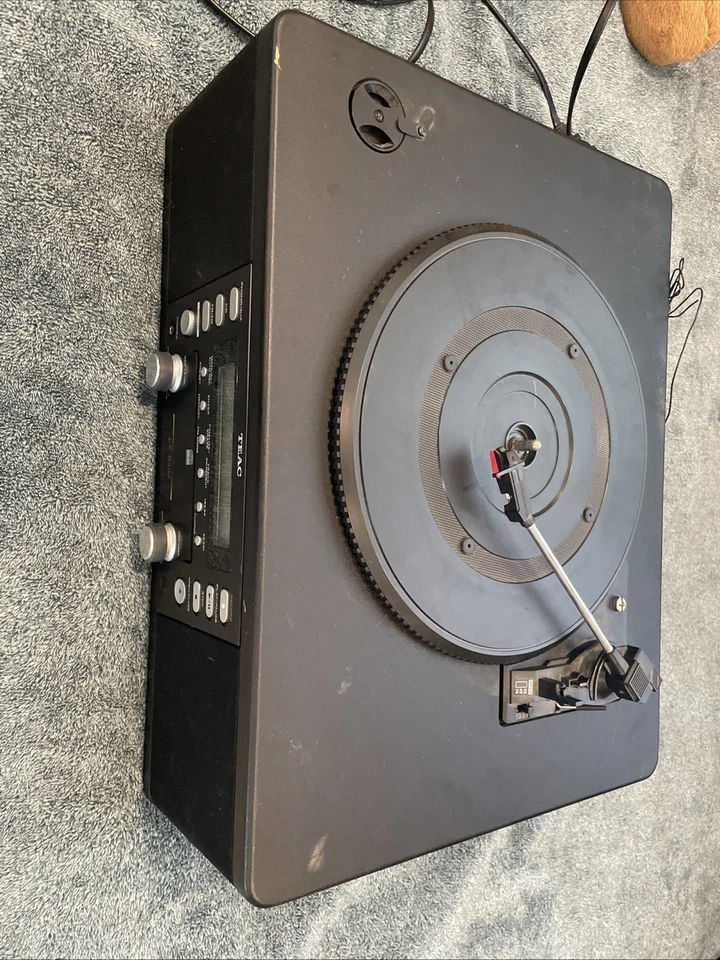 TEAC LP-R400 Turntable CD Recorder and Radio (Disc Drive Broken) No Dust Sleeve - Image 1 of 4