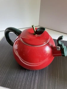 Tetera de hierro fundido esmaltada roja manzana Copco vintage - Imagen 1 de 4