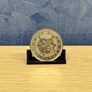 Pikachu Thunderstorm 25 Metallo Moneta 2000 Pokemon TCG Wizard WOTC Gettone - Foto 1 di 3