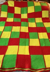 Tejido de ganchillo afgano cuadrado cuadrado rojo amarillo vibrante 52 X 80 abuela - Imagen 1 de 8