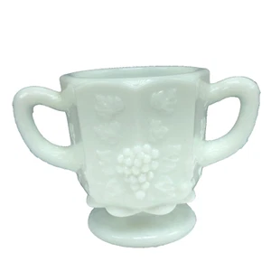 Westmoreland Milchglas getäfelt Traube Glaswaren England Vintage zwei 2 Henkel Tasse - Bild 1 von 5