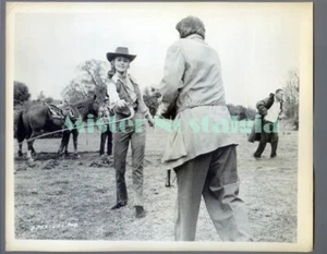 Vintage Photo 1958 Rhonda Fleming Guy Madison in Bullwhip - Picture 1 of 2