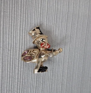 Vintage Gold-tone Jiminy Cricket Lapel Pin Top Hat Violin Rhinestones 1.5" - Picture 1 of 9