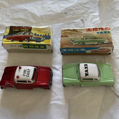 винтажный фрикционный привод игрушка пожарные начальники автомобиль и винтажное фрикционное такси. См. фотографии - Изображение 1 из 4