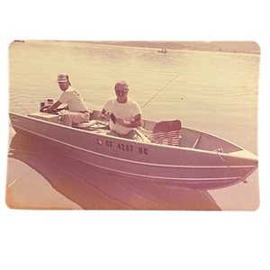 "Foto vintage de pesca de hombre década de 1980 peces animales al aire libre deportes acuáticos hombres 3,5x4,5""" - Imagen 1 de 1
