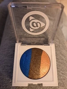 NEW Mary Kay at Play Baked Eye Trio Eyeshadow Out Of The Blue #081938  - Picture 1 of 3