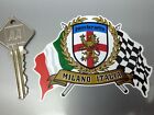 LAMBRETTA MILANO Girlandenschild und gekreuzte italienische und karierte Flaggen Aufkleber