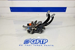 Conjunto de pedales de freno de embrague OEM Subaru WRX STi 2015-2021 - Imagen 1 de 6