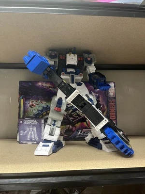 TRANSFORMERS LEGACY CYBERTRON UNIVERSE METROPLEX - TITAN CLASS - Image 1 of 4