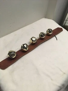 5 Sleigh Bells On A 17 1/4 inch Leather Strap Brown - Picture 1 of 13