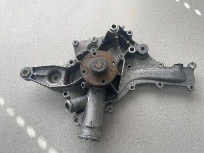 Mercedes-Benz E320 E430 W210 1996-2002 ~ bomba de agua ~ A1122001501 Foto 1 de 3