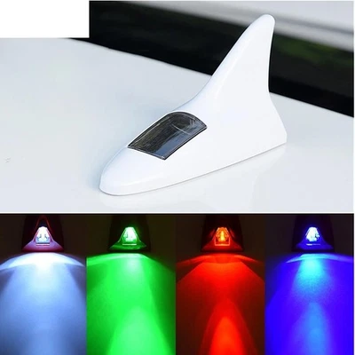 Antena de aleta de tiburón solar para automóvil luz de flash LED trasera de cola de techo modificada. Foto 1 de 4