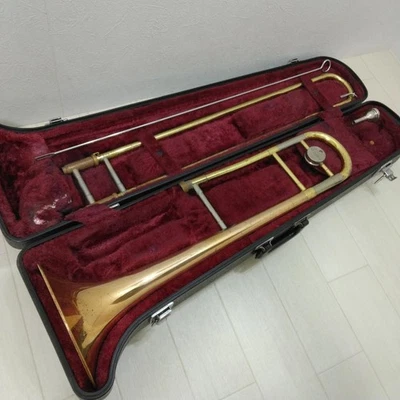 YAMAHA YSL-3530R Trombone Gold Hard case - Image 1 of 4