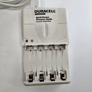 Duracell Quick Charger Rechargeable Batteries Model CEF12N NiMH/NiCd AA & AAA - Picture 1 of 6