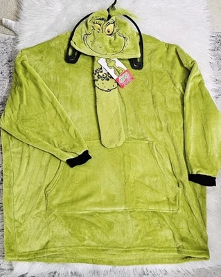 The Grinch Dr Suess Women’s Oversized Sleep Hoodie & Cozy Socks OSFM - Image 1 of 4
