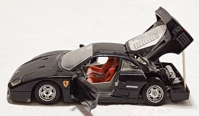Burago Ferrari F 40 nera (1987). Scala 1/24, 3 aperture funzionanti. Ottima - Immagine 1 di 4