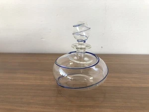 Bottiglia In Vetro Lavorato A Mano Decanter Ampolla Con Decoro Spirale Blu - Foto 1 di 13