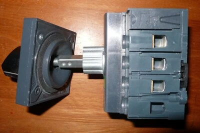 INTERRUPTEUR SECTIONNEUR TRIPHASE SCHNEIDER ELECTRIC INS60, COMPACT MERLIN GERIN - Photo 1/4