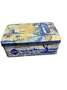 Caja de galletas de hojalata Patria 4,25 X 6,75 X 2,25" azul blanco molinos de viento vacas de granja - Imagen 1 de 10