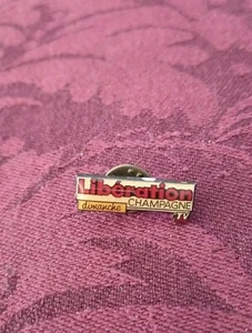 Pin's Pins Pin Enamel 16 Presse Journal "LIBÉRATION CHAMPAGNE DIMANCHE TV" - Picture 1 of 1